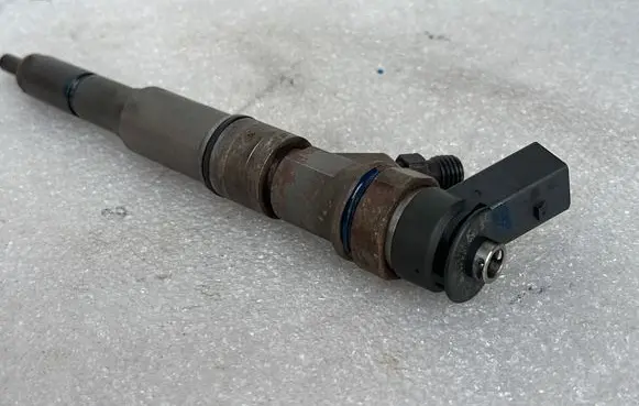 BMW 5 E60 E61 Fuel injector 7793836 0445110216