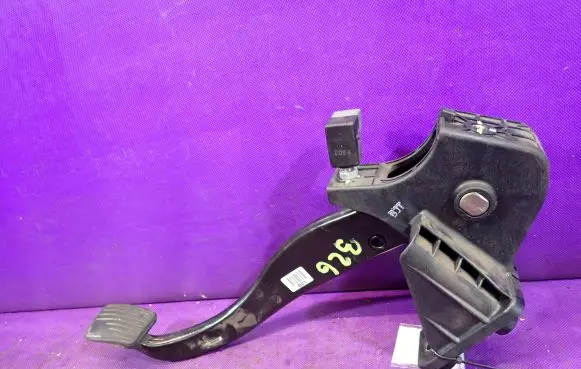 KIA Carens I Brake pedal 32800-1DXXX