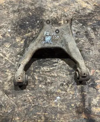 Mitsubishi L200 Front upper control arm/wishbone 