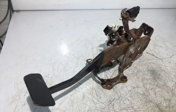 Toyota Yaris Brake pedal