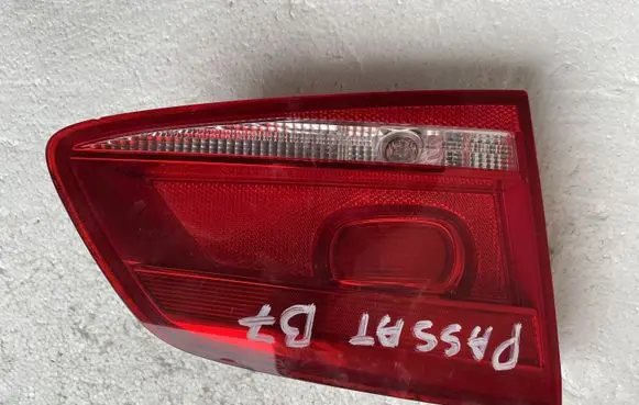 Volkswagen PASSAT B7 Tailgate rear/tail lights