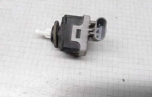 Opel Astra G Headlight level adjustment motor 90590665