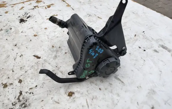 BMW 5 GT F07 Coolant expansion tank/reservoir 17137601