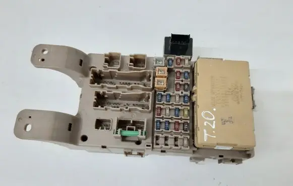 Toyota Corolla Verso E121 Fuse module 8264113040 2323000230
