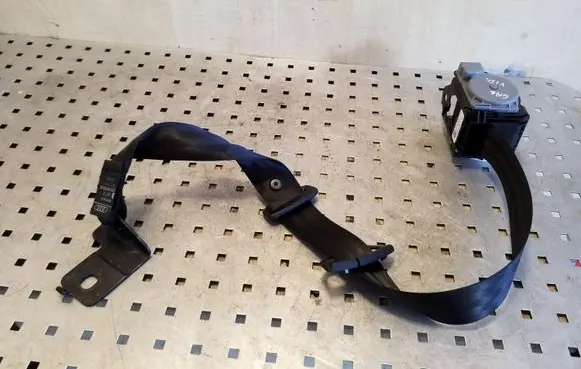 Middle seatbelt (rear)