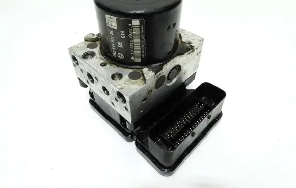 Skoda Octavia Mk2 (1Z) ABS Pump 1K0614517BE 1K0907379AP 10096103153
