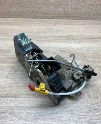 BMW 5 E39 Rear door lock 8166245