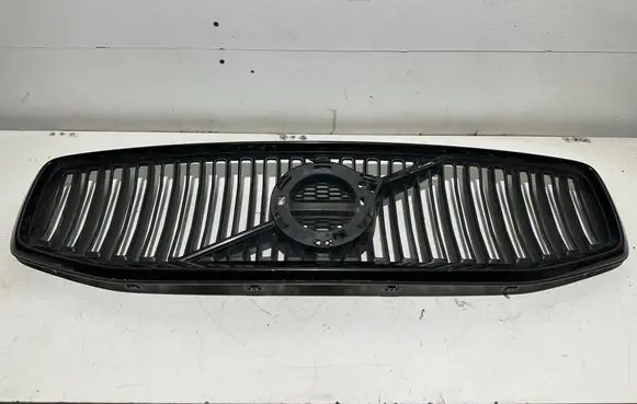 Volvo V60 Front bumper upper radiator grill