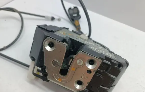 Nissan Note (E11) Front door lock 2706C