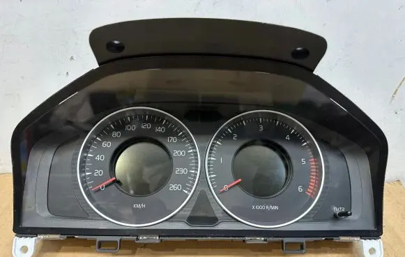 Volvo V60 Speedometer (instrument cluster) P31453091