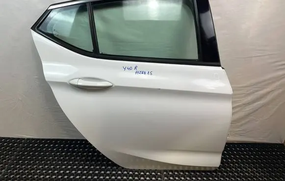 Opel Astra K Rear door