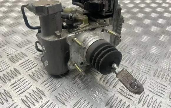 Toyota Prius+ (ZVW40) ABS Pump 