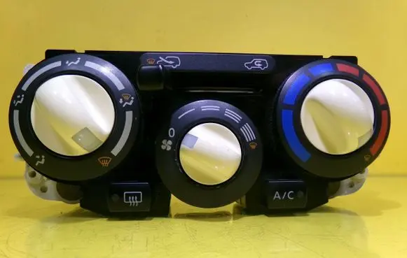 Nissan Micra Climate control unit F667193W01 040220 48220