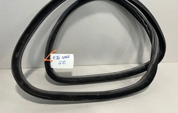 BMW 4 F36 Gran coupe Rear door rubber seal (on body) 7401894