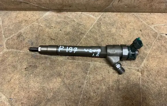Mercedes-Benz C W205 Fuel injector 0445110546