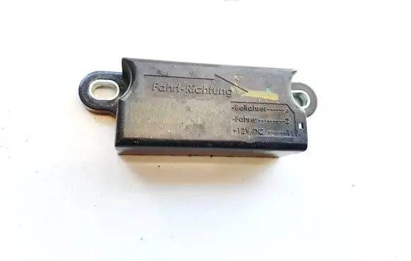 Mercedes-Benz CLS C219 Airbag deployment crash/impact sensor 821761664 040700577