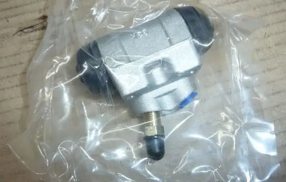 Mitsubishi Galant IX Front brake caliper N3240522