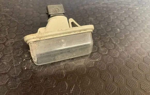 Toyota Avensis T250 Number plate light 001479