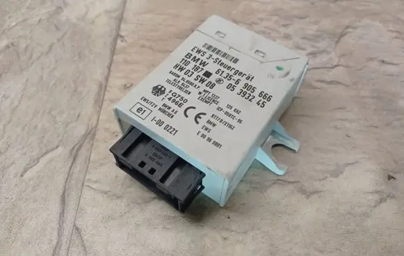 BMW 5 E39 Immobilizer control unit/module 61356905666 6905666 05393245