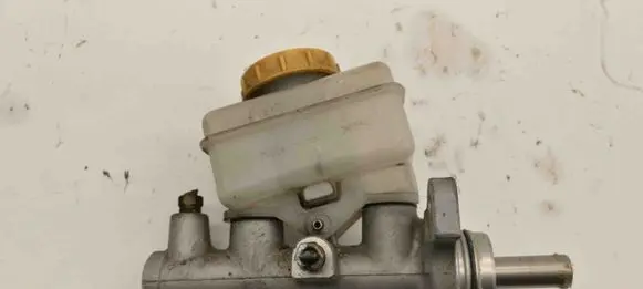 Subaru Outback Master brake cylinder