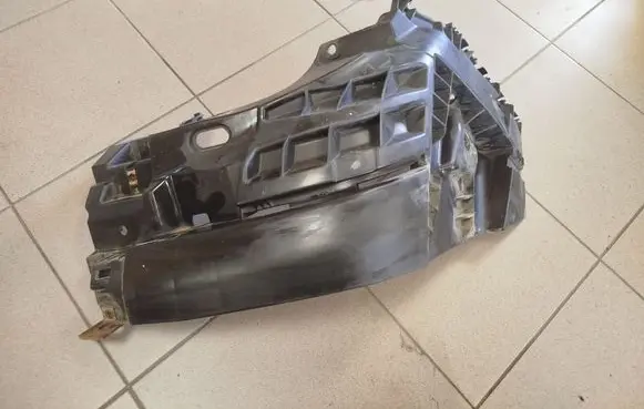 Opel Vivaro Front bumper mounting bracket 620350101R 93856001