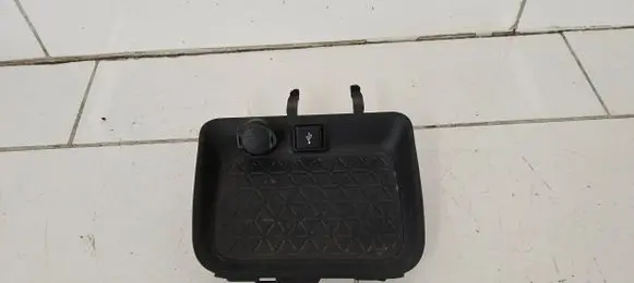 Toyota RAV 4 (XA50) Glove box central console 5881342040