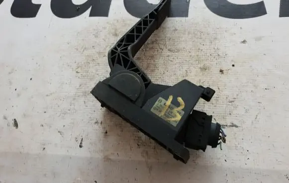 Mercedes-Benz Sprinter W906 Accelerator throttle pedal A9063000404 9063000404