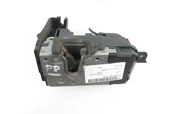 Opel Astra H Front door lock 13210749