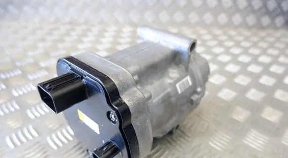 Toyota Prius (XW50) Air conditioning (A/C) compressor (pump) 0424000370 8837047091 8837047092
