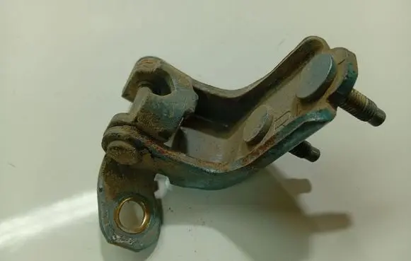 Honda FR-V Rear door lower hinge