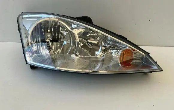 Ford Focus Headlight/headlamp 2M5113W029BD