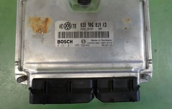Volkswagen PASSAT B5.5 Engine control unit/module ECU