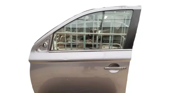 Mitsubishi Outlander Front door