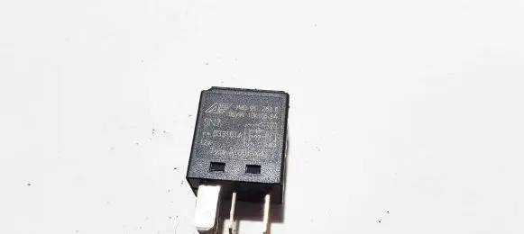 Volkswagen Touareg I Other relay 7M0951253C 95VW10K705EA