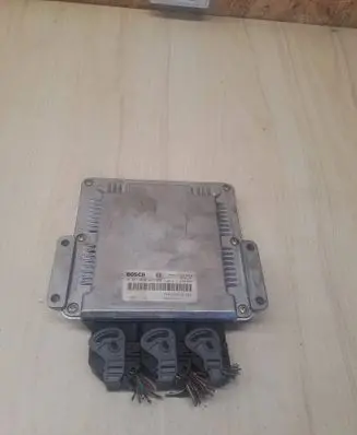 Mitsubishi Carisma Engine control unit/module 28SA5198 8200142447 0281010437