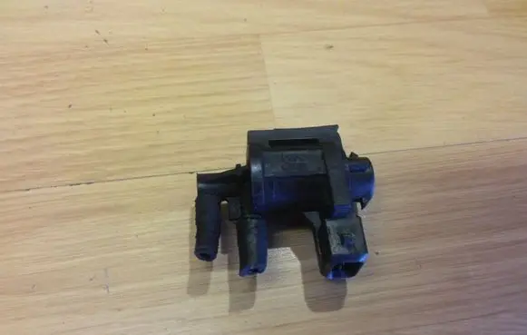 Volkswagen Golf III Turbo solenoid valve 1H0906283