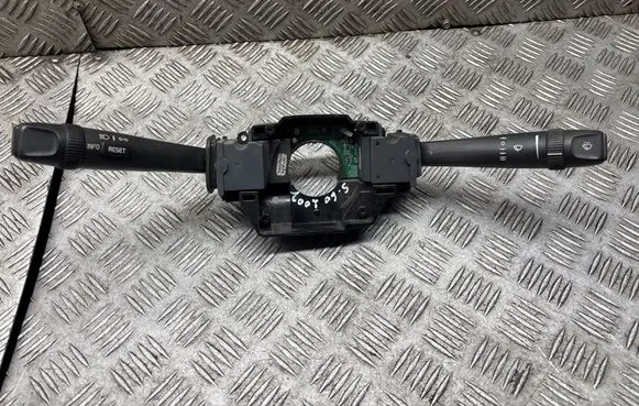 Volvo S60 Wiper turn signal indicator stalk/switch 30658654