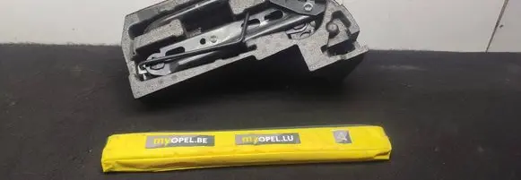 Opel Corsa E Tool set 39011364 000188441 312624933