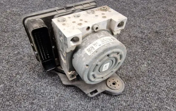 Volkswagen PASSAT B8 ABS Pump 5Q0614517BL 5Q0614517