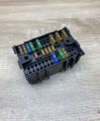 Volkswagen Transporter - Caravelle T5 Fuse module 7E0937617A