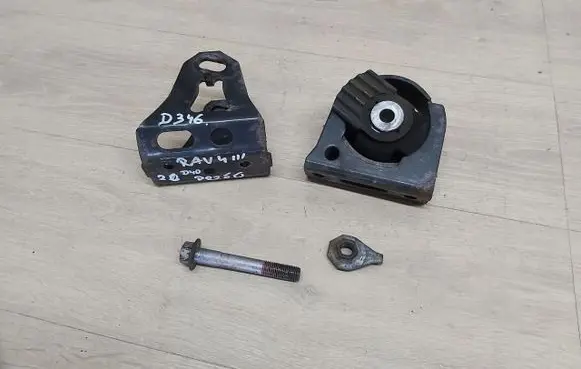 Toyota RAV 4 (XA30) Engine mount vacuum valve 
