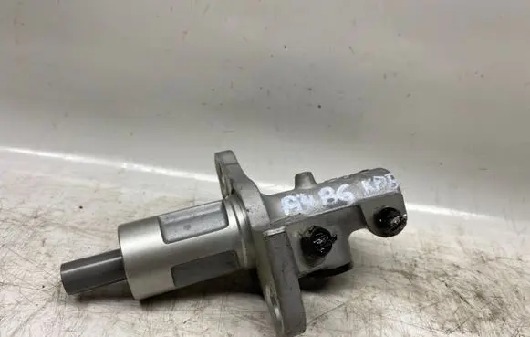 Master brake cylinder