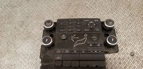 Volvo V70 Climate control unit 30782281