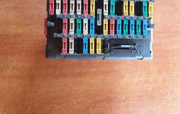 Citroen Xsara Fuse module 9568591280
