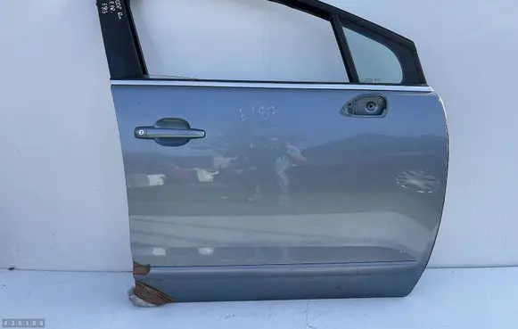 Peugeot 5008 Front door