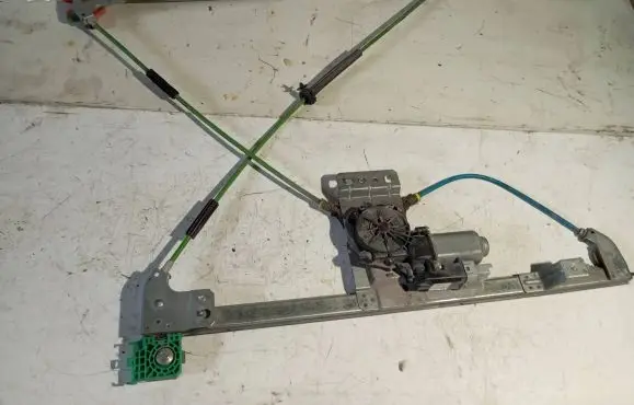 Peugeot 207 Front door window regulator motor 401786A8 440787E
