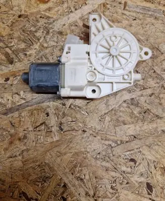 Mercedes-Benz E W212 Front door window regulator motor A2048200642 961108101
