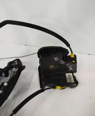 Opel Astra K Front door lock 13597530