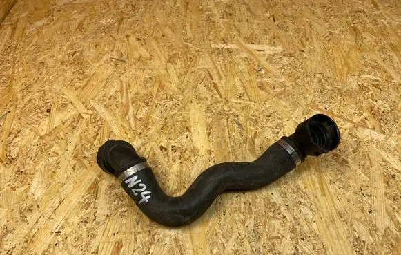 Engine coolant pipe/hose
