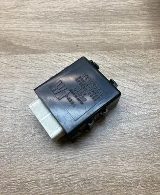 Toyota Prius+ (ZVW40) Window wiper relay 8594047040 4230002090